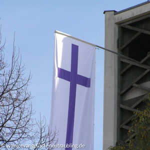 Fahne vor der Lutherkirche